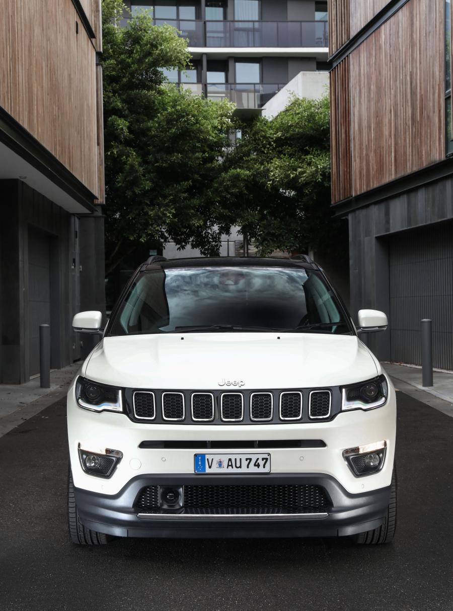  Jeep Compass Limited (MP) 2017 года  (AU) (фото 3 из 41)